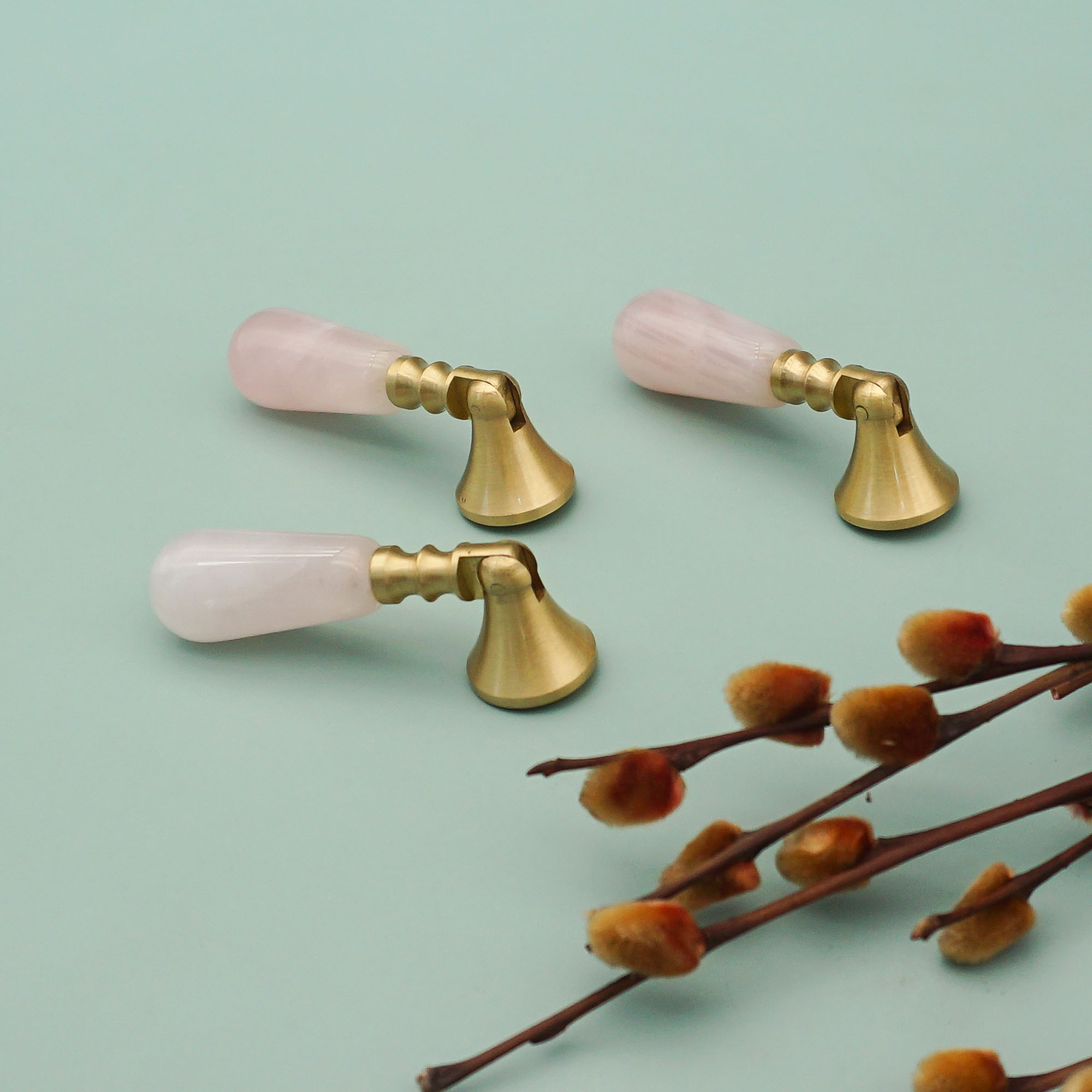 Pink Crystal + Brass Door Knob - đánh giá và giá Furniture Hardware Drop Pulls